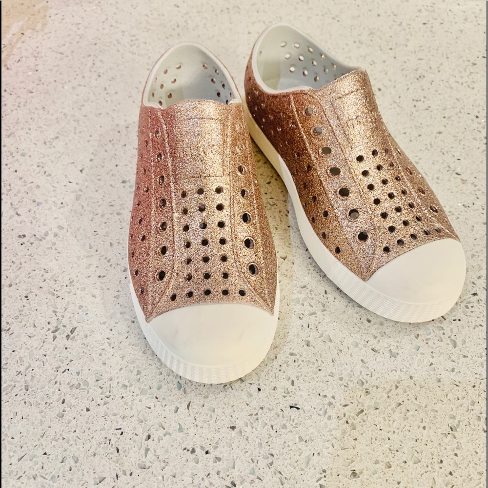 Native gold girls gym-water shoes size 13